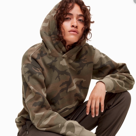 Aritzia Tops - Aritzia TNA The Perfect Hoodie - Camo XL